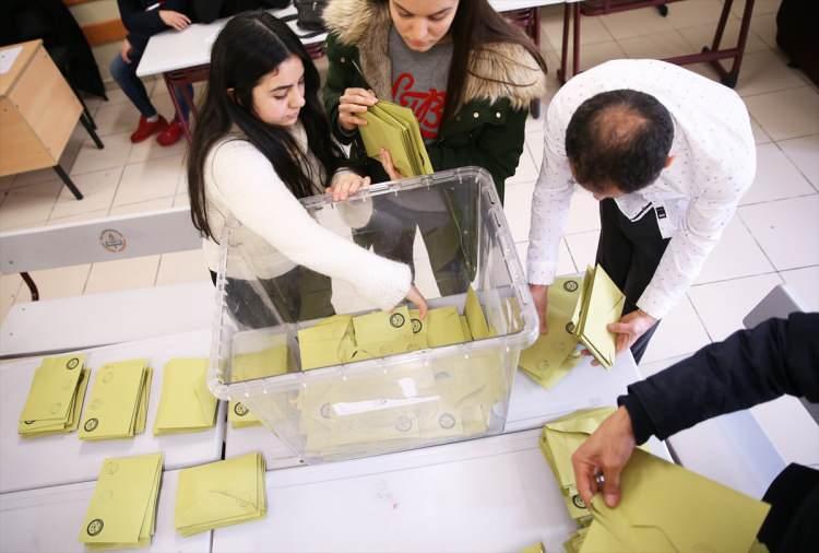 <p><strong>İŞTE AK PARTİ VE MHP'NİN OY ORANLARI </strong></p>
<p>Şu an AK Parti yüzde 40'larda, MHP yüzde 8,5 civarında. </p>