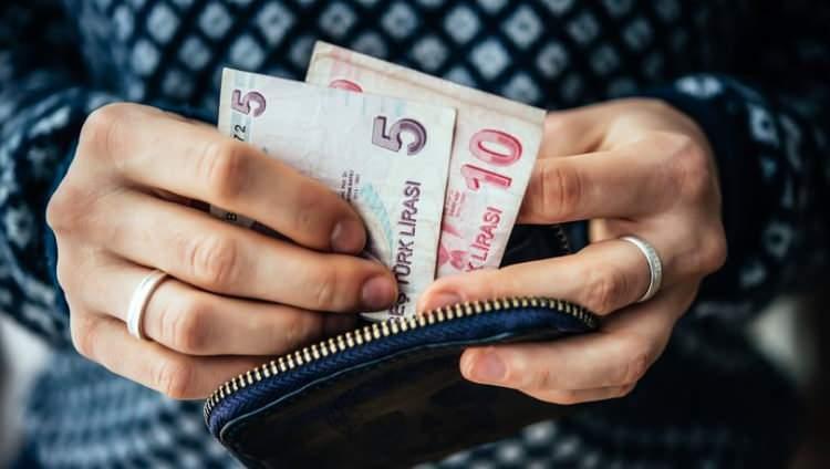 <p><strong>EYT'LİLERİN İLK MAAŞI NE ZAMAN YATACAK?</strong></p>

<ul>
</ul>

<p>Normal koşullarda iki hafta içinde emeklilik işlemleri tamamlanıyor. Ancak büyük bir yığılma olacağı için süreç uzayabilecek. </p>
