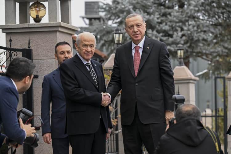 <p><span style="color:rgb(67, 67, 67)">Cumhurbaşkanı Recep Tayyip Erdoğan, MHP Genel Başkanı Devlet Bahçeli ile görüştü.</span></p>
