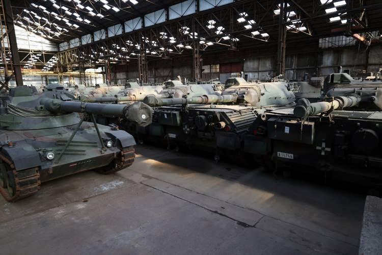 <p>Hükümet, tankları Ukrayna'ya göndermek için şirketten "makul bir fiyata" geri almayı düşünüyor ancak henüz bunda başarılı olamadı.</p>
