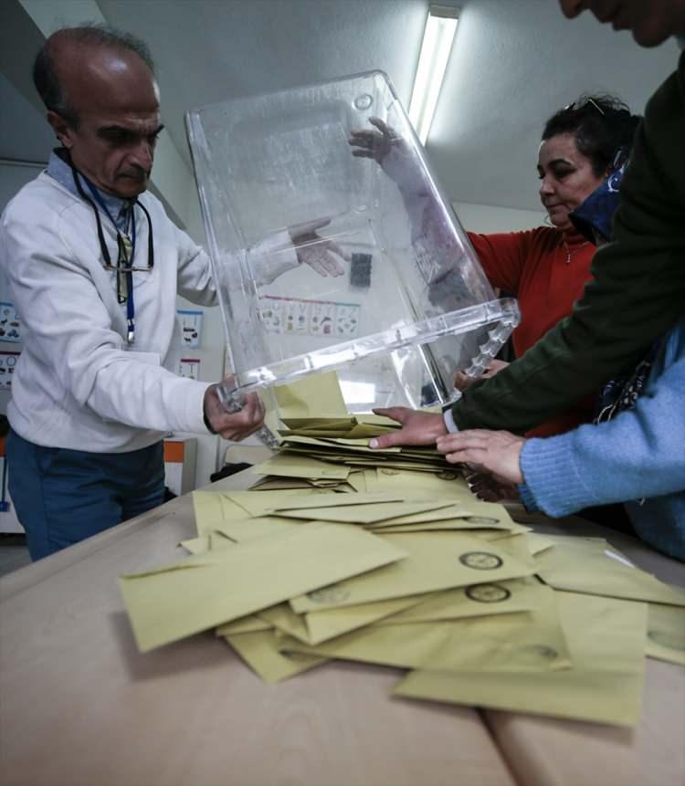 <p>Bunların her birinden 1-2 puan oy arttırdı Cumhur İttifakı. Burada MHP'nin oy artırıp artıramayacağı merak ediliyordu.</p>
