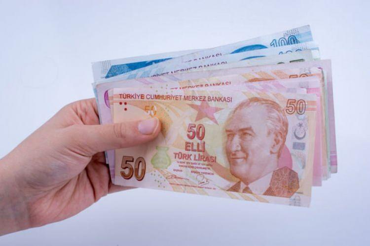 <p> 1 Ekim 2008 ve sonrasında ilk defa sigortalı olanlar çalışma hayatı boyunca en fazla hizmetinin bulunduğu statüden emekliliğe hak kazanır. Bu tarihten önce sigorta girişi olanlar son yedi yıllık fiili hizmet süresi içinde fiili hizmet süresi fazla statüden, hizmet sürelerinin eşit olması halinde ise eşit hizmet sürelerinden sonuncusunun tabi olduğu statüden bağlanır. Emekli aylığı alınacak zam ve ikramiyeler de ona göre hesaplanır.</p>

