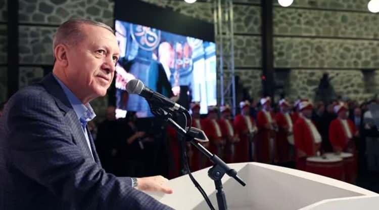<p><span style="color:#FF0000"><strong>"Kökümüz Mazide, Gözümüz Atide" programında gençlerle bir araya gelen Başkan Erdoğan, bir öğrencinin "Favori diziniz hangisi?" sorusunu yanıtsız bırakmadı. Önceden Diriliş Ertuğrul dizisini izleyen Başkan Erdoğan'ın cevabı sosyal medyada gündem oldu.</strong></span></p>
