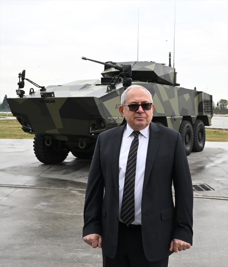 <p><strong>"Aracın tüm kalifikasyonlarını bitirdik, seri imalata ithal ve yerli motorla hazırız, seri imalata hemen girebilecek düzeydeyiz. Yerli motor açısından baktığımızda yaklaşık 3,5 yıllık bir çalışmanın ürünü. Mevcut motorun askerileştirilmesi ve Otokar'ın kullanımına uygun hale getirilmesi, dinamometre testleri geçen senelerde yapıldı. 2022 başında araç entegrasyonu yapıldı. 2022 boyunca güvenilirlik, idame edilebilirlik ve sistem düzeyi kalifikasyon testlerini bitirdik. Her an seri imalata girebilecek seviyedeyiz. İlave bir yatırım ihtiyacımız yok. Tüm ilgili yatırımları yaptık, seri imalata hazırız."</strong></p>