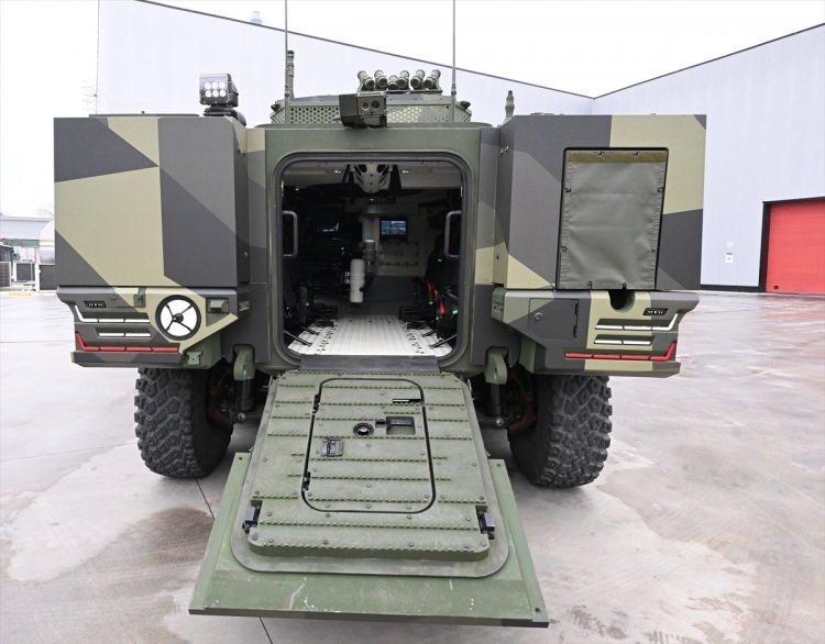 <p>Görgüç, aracın kullanımının zamanla yaygınlaştığını ve son olarak Birleşik Arap Emirlikleri'nde 400 adet 8x8 araç ürettiklerini belirtti.</p>