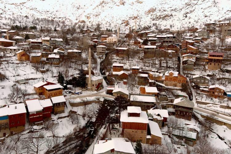 <p>Erzincan ve ilçelerinde çekilen kış temalı kartpostallık fotoğraflar objektiflere yansıdı.</p>
