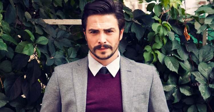 <p><span style="color:#000080"><strong>Operasyondan sonra Ahmet Kural'ın sağlık durumu hakkında bilgi veren hastane yönetimi, ünlü oyuncunun durumunun iyi olduğunu ve normal odaya alındığını kaydetti. </strong></span><a href="https://www.yasemin.com/"><span style="color:rgb(255, 255, 255)"><strong>(Yasemin.com)</strong></span></a></p>
<p> </p>