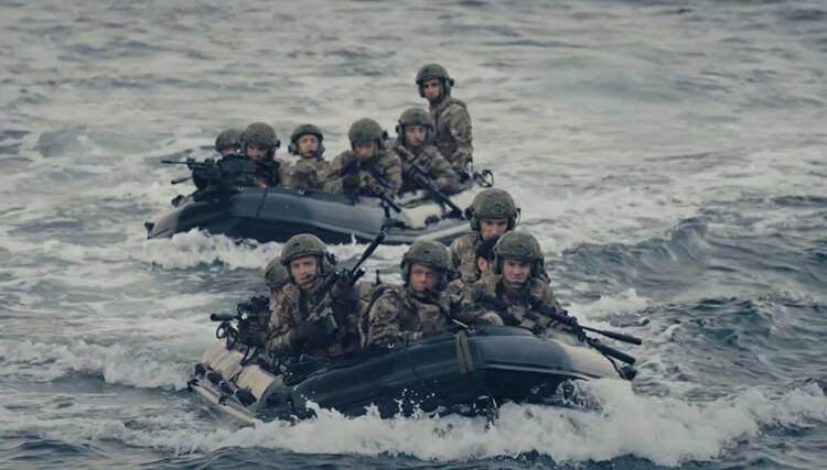 <p><span style="color:#2F4F4F"><strong>Yapımı Bozdağ Film yapımcılığı Mehmet Bozdağ’a ait; yönetmenliğini Günay Günaydın’ın yaptığı, senaryosunu Mehmet Bozdağ, Atilla Engin, Mehmet Arı ve Selman Kılıçaslan’ın kaleme aldığı ‘Al Sancak’ın başrollerini Uğur Güneş ve Gülsim Ali üstlenirken dizide ayrıca; R. Aybars Düzey, Emre Dinler, Cem Kurtoğlu, Ahmet Yenilmez, Osman Soykut, İdris Nebi Taşkan, Ahmet Olgun Sünear, Melih Özdoğan, Tezhan Tezcan, Ömer Faruk Aran, Murat İnce, Fatih Gühan, Çağlar Sayın, Ayşen Sezerel ve Hatice Sibel Aytan gibi başarılı isimler rol alıyor. </strong></span><a href="https://www.yasemin.com/"><span style="color:rgb(255, 255, 255)"><strong>(Yasemin.com)</strong></span></a></p>
<p> </p>