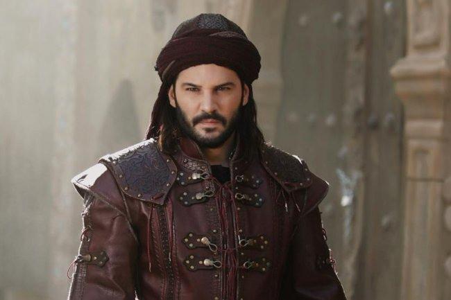 <p><span style="color:#000000"><strong>Şimdilerde Kaptan-ı Derya Barbaros Hayreddin Paşa'nın yaşadığı dönemleri konu edinen Barbaros Hayreddin Sultanın Fermanı dizisiyle ekranlarda fırtına estiren ünlü oyuncudan sevenlerini endişelendiren bir haber geldi.</strong></span></p>