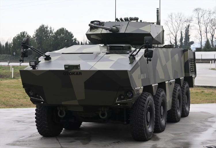 <p>Serdar Görgüç, <strong>"Otokar olarak tüm dünya pazarlarında çok farklı ürünlerle başarılı olmaya çalışıyoruz. Arma II'nin de bu başarıya bir hamle olacağını, daha fazla yayılmamızı sağlayacağından ümitliyiz. 2023 yılı içinde Arma II'nin iki farklı pazarda tanıtımları olacak. Onlardan da başarılı şekilde geçeceğini umuyoruz." </strong>dedi.</p>