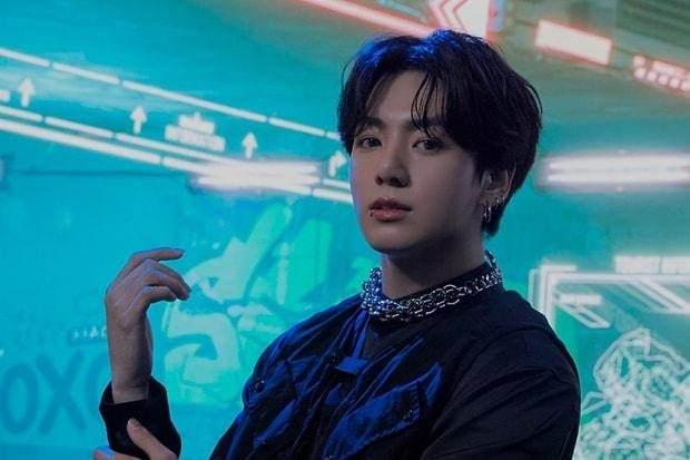 <p>11- JUNGKOOK</p>
<p>GÜNEY KORELİ ŞARKICI</p>