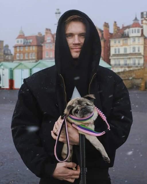 <p>15- FELİX KJELLBERG</p>
<p>YOTUBER</p>