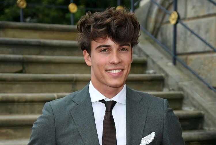 <p><strong>94-&nbsp; TIM SCHAECKER</strong></p>

<p><strong>TİKTOK YILDIZI</strong></p>

<p>&nbsp;</p>

<p>&nbsp;</p>

<p>&nbsp;</p>
