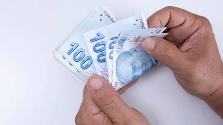 <p><strong>HAFTAYA YASALAŞACAK</strong><br />
</p>
<p>Yasa teklifi bu hafta Plan ve Bütçe Komisyonu'nda görüşülerek gelecek hafta salı ya da çarşamba günü Genel Kurul'da görüşülerek yasalaşacak. Şubat ayında Resmi Gazete'de yayımlanmasının ardından yürürlüğe girerek emeklilik başvuruları yapılabilecek.<br />
<br />
<br />
İster e-Devletten ister bizzat Sosyal Güvenlik Kurumları veya çalışan memurlar kendi kurumlarına müracaat ederek emekli olmak için başvurulabilecek.</p>