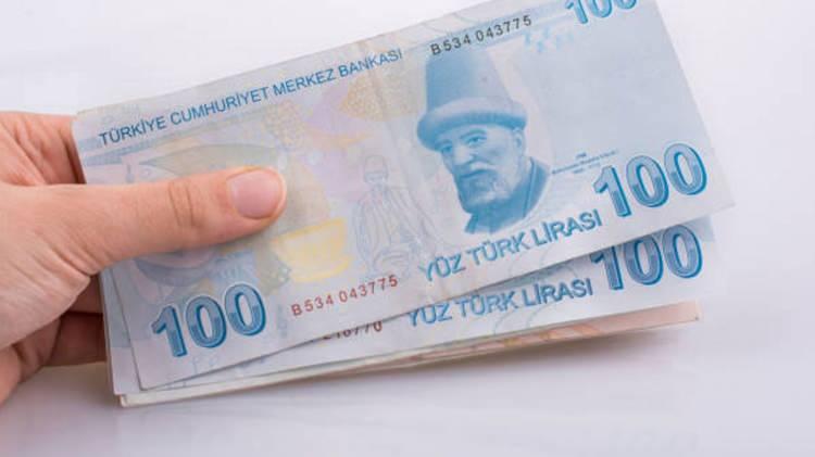 <p><strong>TARİHİ DÜZENLEMEDEN SATIR BAŞLARI</strong></p>
<p> </p>
<p>9 Eylül 1999 öncesinde işe girenler düzenlemeden faydalanacak.</p>
<p> </p>
<p>EYT'de herhangi bir yaş sınırı uygulanmayacak.</p>
<p> </p>
<p>Yaş dışında prim günü ve sigortalılık süresi şartlarını taşıyanlar aylık alabilecek.</p>