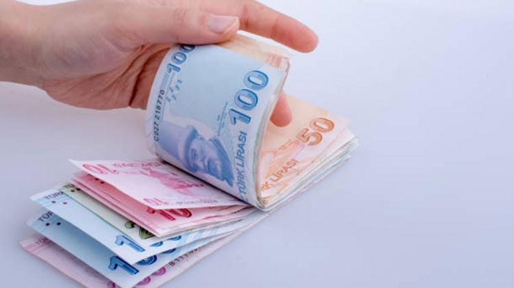 <p>Emekli olduktan sonra aynı iş yerinde 10 gün içerisinde tekrar işe başlayan çalışanlar için yüzde 5 destek primi verilecek.<br />
</p>
<p>Kadroya alınan işçiler ile işçi statüsüne geçirilenlerin aylık almaya hak kazanmaları halinde iş sözleşmelerinin feshini zorunlu tutan düzenleme yürürlükten kalkacak.</p>