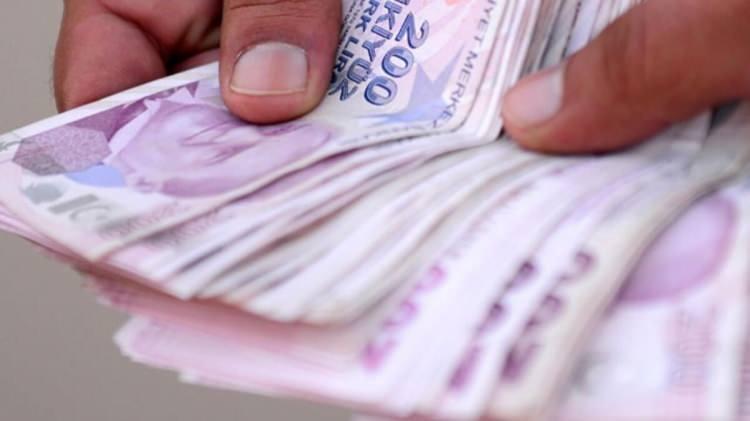 <p>EYT'lilerin kıdem tazminatına ilişkin Kredi Garanti Fonu'ndan destek verilecek.</p>
<p> </p>
<p>Teklifin bu hafta TBMM Plan ve Bütçe Komisyonunda ele alınması, gelecek hafta da Genel Kurul'da yasalaşması öngörülüyor.</p>
<p> </p>
<p>Toplamda 5 milyon çalışanı etkileyen düzenlemeye göre 2023 yılında 2 milyon 250 bin kişi emekli olabilecek.</p>
<p> </p>
<p>Emeklilik başvuruları, e-Devlet üzerinden veya SGK'ye yapılabilecek.</p>
<p> </p>
<p>5 bin 500 liranın altında maaş olmayacak.</p>
