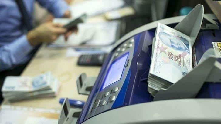 <p><strong>BANKA SANDIKLARI DA KAPSAMDA</strong></p>
<p><br />
SGK'nın hazırladığı etki analizine göre EYT kapsamında hemen emekli olabilecek 1.7 milyon kişinin 1.4 milyonu aktif çalışma hayatında yer alıyor. </p>