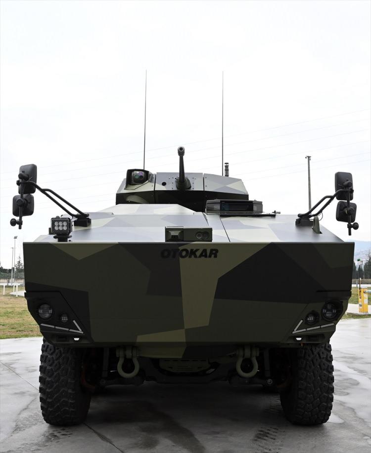 <p><span style="color:#A52A2A"><strong>YURT İÇİNDE VE DIŞINDA İDDİALI</strong></span></p>
<p> </p>
<p>Arma II'nin mevcut ihracat pazarlarında ellerini güçlendireceğini vurgulayan Görgüç, Arma'daki kısıtlılıklar nedeniyle takamadıkları özel görev ekipmanlarını, ağır silah sistemlerini Arma II'de kullanabileceklerini belirtti.</p>