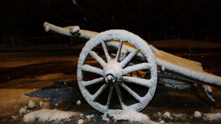 <p>Her yıl burada fotoğraf &ccedil;ektiririz. Bu sene de nostalji olsun diye durduk umarım barajlarımız dolar, her yıl olduğu gibi su sıkıntısız İstanbul g&ouml;r&uuml;r&uuml;z" diye konuştu.</p>
