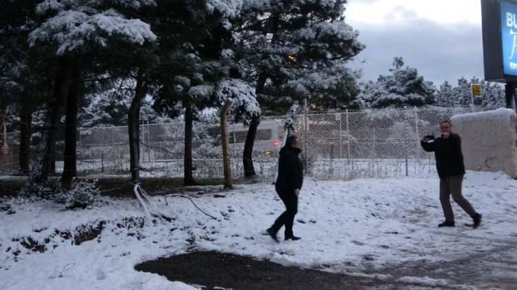 <p>Nuri Alkan, "Daha yoğun bir şekilde yağacağını d&uuml;ş&uuml;n&uuml;yorum. Biraz ge&ccedil; geldi, iklimlerle alakalı bir şey.&nbsp;</p>

<p>&nbsp;</p>
