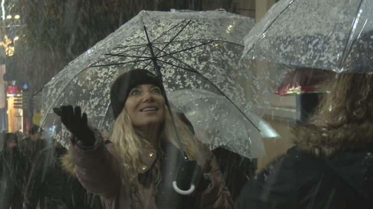 <p>Barajlarımızda su azaldığı i&ccedil;in kar yağışının da belli seviyede etkisi olduğu i&ccedil;in beklentimiz karın yağması y&ouml;n&uuml;ndeydi. Şu anda &ccedil;ok g&uuml;zel yağıyor g&ouml;rd&uuml;ğ&uuml;n&uuml;z gibi sevin&ccedil;liyiz yani.&rdquo; diye konuştu.</p>
