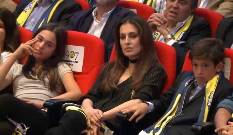 <p><span style="color:#000000"><strong>Sadberk Leyla Koç ve Kerim Rahmi Koç adında iki çocuğu bulunan Koç'un sömestr tatili için Couchevel'e giden oğlunun yaralandığı öğrenildi.</strong></span></p>