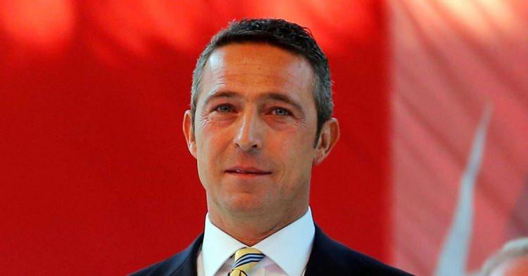 <p><span style="color:#000000"><strong>2016 yılında ailesiyle Couchevel'e giden Ali Koç da kayak yaparken düşüp omzunu kırmıştı. </strong></span></p>