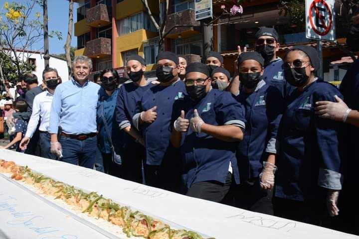 <p>Cuernavaca Belediye Başkanı Jose Luis Salgado ise, şehrini kırılan rekordan dolayı tebrik ederek, “Ortaya çıkan bu başarı bugün buraya gelerek disiplinle ve büyük sevgiyle çalışanların emeğiyle gerçekleşti” dedi.</p>