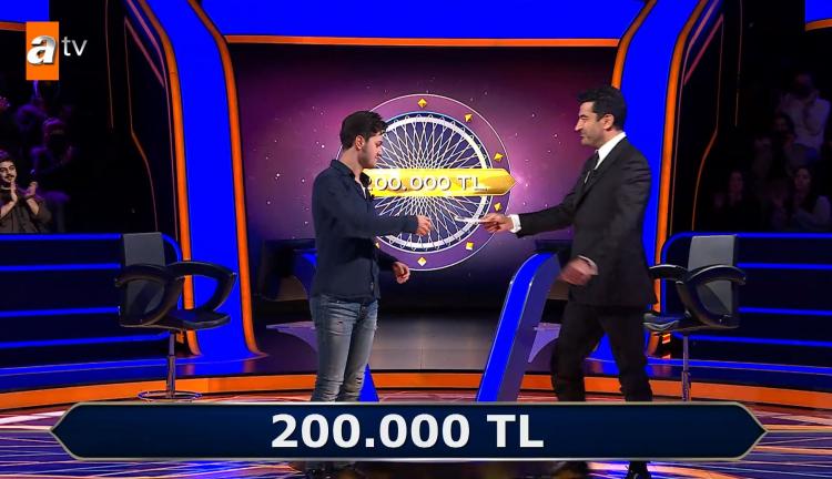 <p><span style="color:#000000"><strong>Eğer yarışmaya devam etseydi 1 Milyon TL'lik ödüle ulaşmasına ramak kalmıştı. </strong></span></p>
