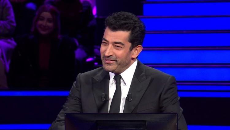 <p><span style="color:#000000"><strong>Ünlü oyuncu Kenan İmirzalıoğlu'nun sunumunu üstlendiği yarışma programının son bölümünde yaşanan ilginç anlar sosyal medyaya damga vurdu. </strong></span></p>
