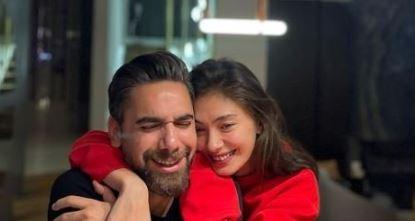 <p><span style="color:#800080"><strong>Evlilikleriyle sık sık gündeme gelen çift magazin dünyasının gözde çiftlerinden biri haline geldi.</strong></span></p>
