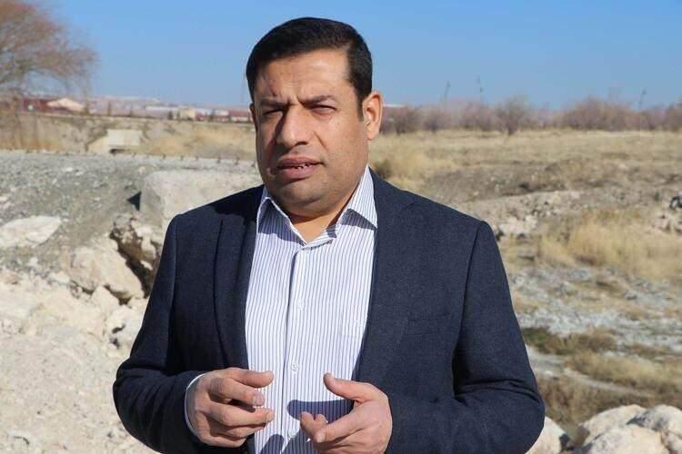 <p>Yüzüncü Yıl Üniversitesi (YYÜ) Edebiyat Fakültesi Tarih Bölümü Öğretim Üyesi Doç. Dr. Abdulaziz Kardaş, "1953 yılına kadar buradaki petrol kaynaklarından istifade edildi ama sonra terk edildi. Şimdi yeni bir bakış açısıyla yeni teknik yöntemler kullanılarak acaba tekrar buradaki petrolden yararlanılabilir mi?" diye konuştu.</p>
<p> </p>