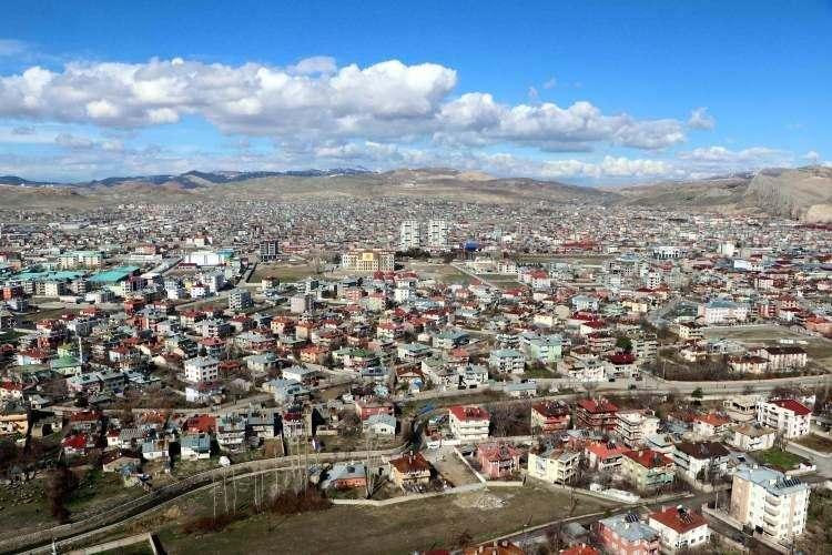 <p>Daha sonraki dönemlerde özellikle 2'nci Abdülhamid'in çalışmalarıyla buradaki petrolün de araştırılması için çaba sarf edildiğini ve petrol kaynaklarının tespit edildiğini anlatan Doç. Dr. Kardaş, </p>
<p> </p>
