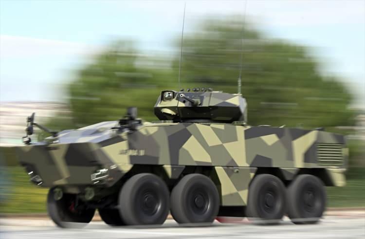 <p>Arma II'de direksiyon sistemi tüm aksları kontrol edebiliyor, bu anlamda tüm tekerler direksiyonlanabilir nitelikte bulunuyor.</p>