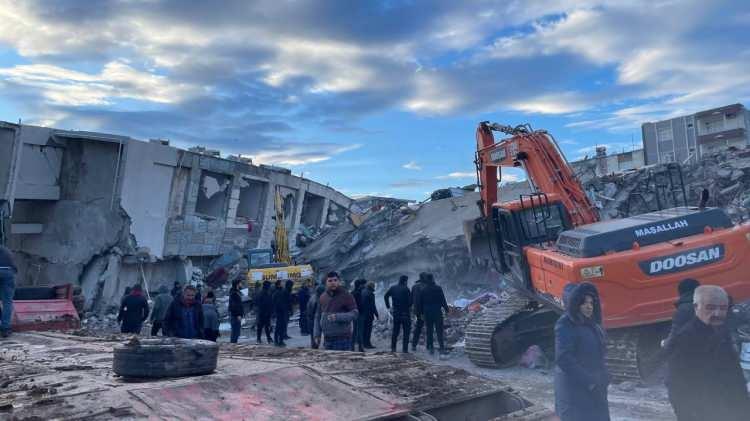 <p>o bölgedeki genel ve katma bütçeli dairelere, kamu iktisadi devlet teşekkülleri ve kuruluşları ile bunlara bağlı müesseselere ve mahalli idarelere başvurulacak.</p>