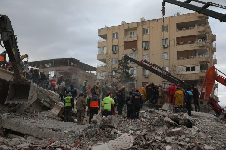 <p>Olağanüstü hal ilanında koordinasyon, Cumhurbaşkanlığınca veya Cumhurbaşkanının görevlendireceği Cumhurbaşkanı yardımcısı ya da bakanlıkça sağlanacak.</p>

<p>Bunun için, ilgili bakanlıkların temsilcilerinden oluşacak Olağanüstü Hal Koordinasyon Kurulu kurulacak.</p>
