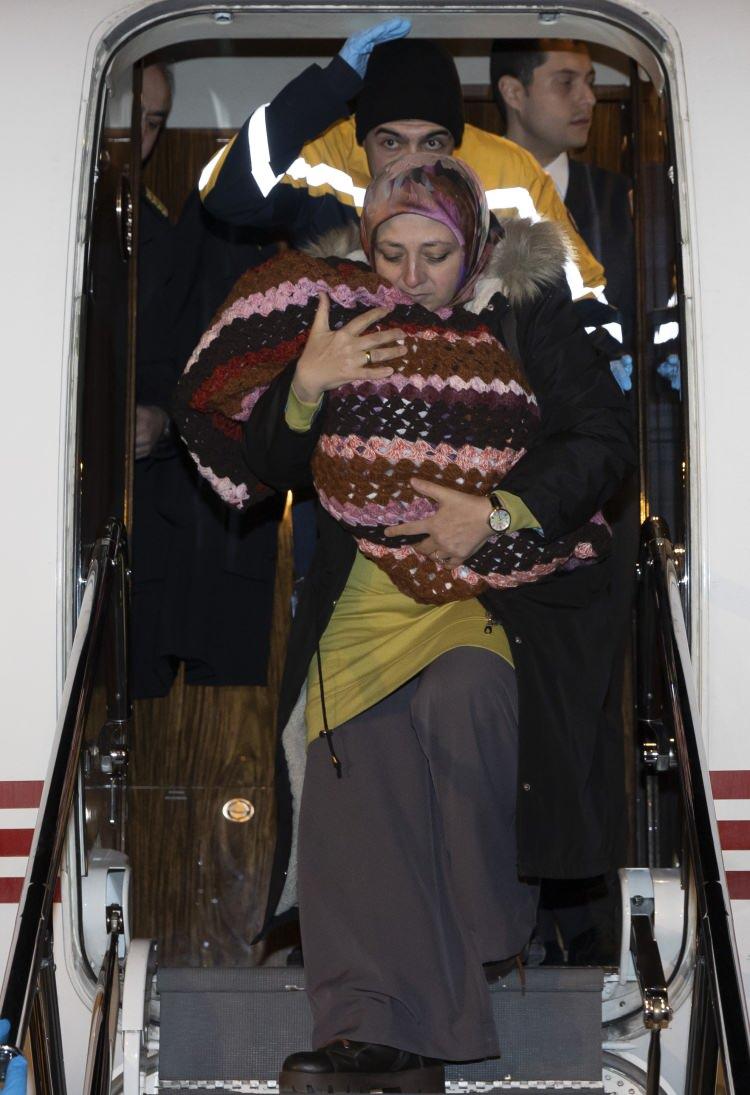 <p>2 "Enkaz bebek" de koruma altında</p>