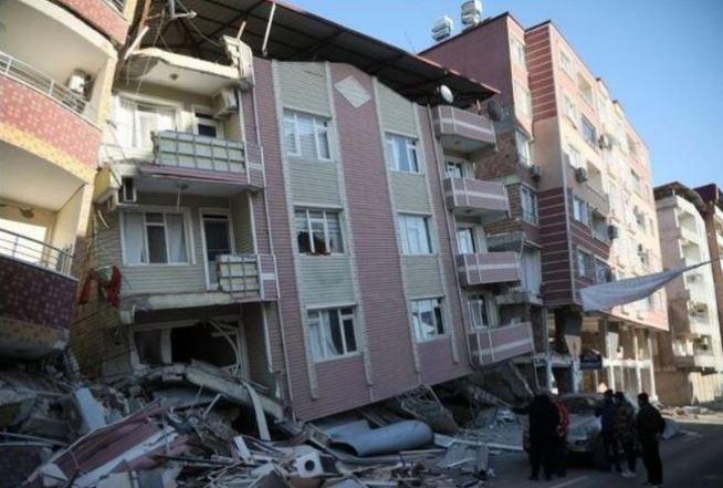 <p><strong>Ülkenin, hatta dünyanın birçok yerinden gelen sayısız yardımla deprem bölgeleri tek yürek oldu. </strong></p>
