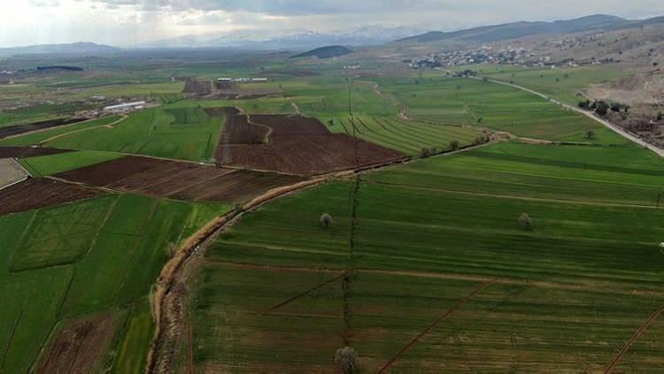 <p>Bu doğrultu atımlı bir fay, yan yana iki bloğun olduğunu düşünün, Doğu Anadolu Fayı sola doğru yanal atımlı.<br />
 </p>
