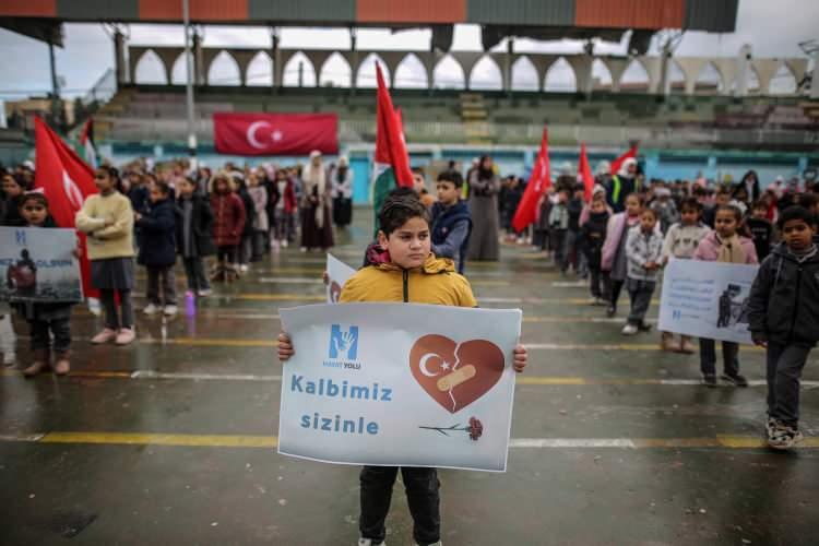 <p>Gazze Şeridi'ndeki Filistinli yetim çocuklar, Türkiye ve Suriye'deki depremzedelerle dayanışma etkinliği düzenledi.</p>
