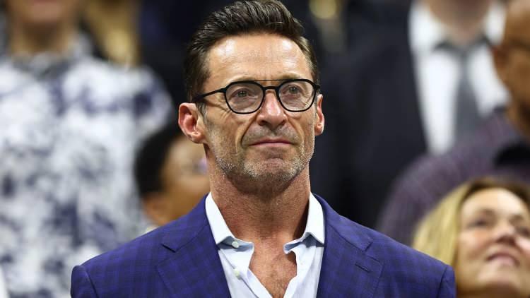 <p><strong>HUGH JACKMAN</strong></p>
<p>Avustralyalı oyuncu Hugh Jackman, depremde zarar gören çocuklara yönelik UNICEF’in başlattığı yardım kampanyasına destekte bulundu.</p>
<p><strong>Instagram hesabında UNICEF’in bağış kampanyası linkini paylaşan Jackman, paylaşımına şunları ekledi: </strong></p>
<p>“Kalbim, Türkiye ve Suriye’deki yıkıcı depremden etkilenen herkesin yanında. Suriye ve Türkiye’deki çocuklara nasıl yardım edeceğinizi öğrenmek için alttaki linki tıklayın.”</p>