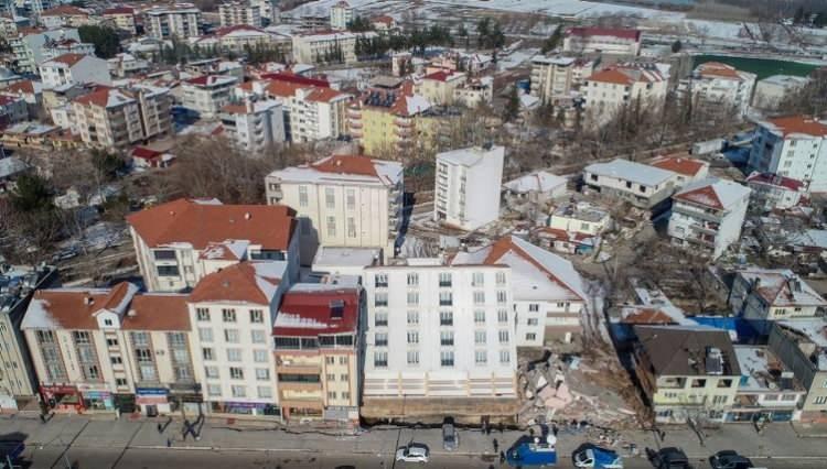 <p>Deprem anında evlerinde olduklarını anlatan Bozok şu ifadeleri kullandı:</p>
