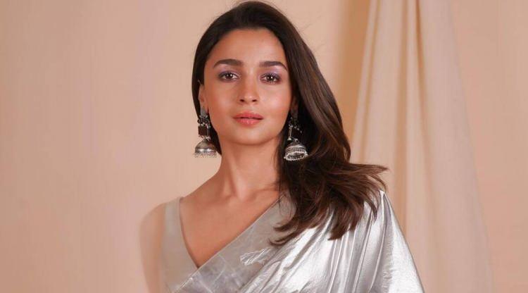 <p><strong>ALİA BHATT</strong></p>
<p>Bollywood’un ünlü yıldızlarından Alia Bhatt ise Türkiye’deki deprem haberini veren bir paylaşımı alıntılayarak, “Bu yürek parçalayıcı.” mesajını yazdı.</p>