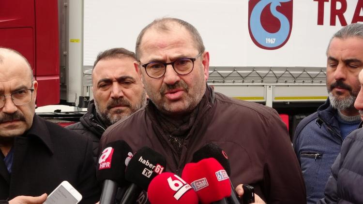 <p>Trabzonspor Genel Sekreteri Ömer Sağıroğlu, "Millet olarak bunun altından kalkacağımıza inanıyoruz. Tüm milletimizin taşın altına elini koymasını diliyoruz. Şu an birliktelik günü. Trabzonspor olarak da ihtiyaç olan bölgelere malzemeleri göndermek üzere tırlarımız yola çıkıyor. İnşallah herkese örnek olur, bütün yaraları tedavi ederiz" diye konuştu.</p>
