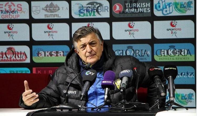 <p><strong>"Rize maçı sonrası takıma 2 gün izin vermiştim. Oyuncuların birçoğu Malatya'da değildi. Bir tek ikinci kalecimiz Ahmet Eyüp Türkaslan oradaydı. Eşini kurtarmışlar... Perişan haldeyim."</strong></p>
