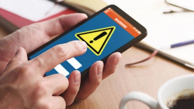 <p>Deprem Ağı hem Android hem de iOS cihazlarda kullanılabilmekte ve diğer deprem takip uygulamalarında olduğu gibi uygulama mağazasından indirilebilir. </p>
