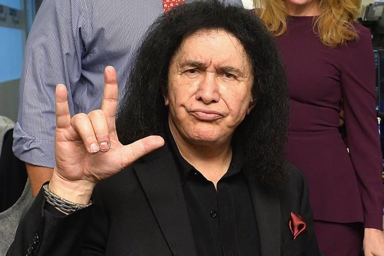 <p><strong>GENE SİMMONS</strong></p>
<p>Dünyaca ünlü rock grubu Kiss’in solisti ve basçısı Gene Simmons, Twitter hesabında ,”Binlerce kişinin hayatını kaybettiği büyük depremden ötürü, kalbim ve dualarım Türk halkıyladır. Sevgimizi ve en iyi dileklerimizi iletiyoruz.” sözleriyle üzüntüsünü aktardı.</p>