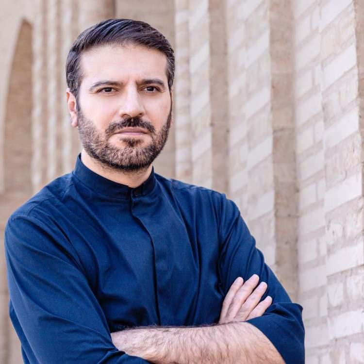 <p><span style="color:#000000"><strong>Yusuf İslam</strong></span><span style="color:#000080"><strong>'ın yanı sıra, İngiliz şarkıcı Sami Yusuf da Instagram hesabında depremzedelere nasıl yardım edilebileceğine dair bilgilerin yer aldığı içerikleri paylaşarak herkesi yardım kampanyalarına destek vermeye davet etti.</strong></span></p>