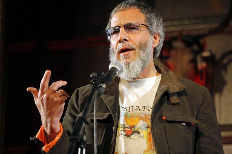 <p><span style="color:#000080"><strong>İngiliz müzisyen </strong></span><span style="color:#000000"><strong>Yusuf İslam</strong></span><span style="color:#000080"><strong>, Kuran-ı Kerim'de Maide Suresi'nin 32'nci ayetinden, </strong></span><span style="color:#4B0082"><strong>"Kim de bir can kurtarırsa bütün insanların hayatını kurtarmış gibi olur."</strong></span><span style="color:#000080"><strong> buyruğunu aktararak, deprem bölgelerinde arama ve kurtarma çalışmalarını sürdüren White Helmets kuruluşuna destekte bulundu.</strong></span></p>